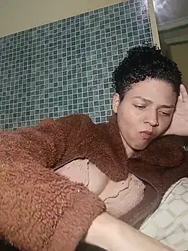 Larissinhamm online show from 11-17-25, 01:33