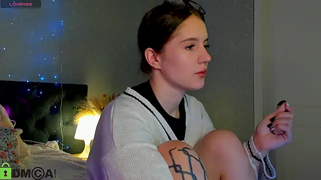 Snapshot of Stacey_Lace chatting on 10-19-25, 04:51 Stacey Lace online show from 10-19-25, 04:51