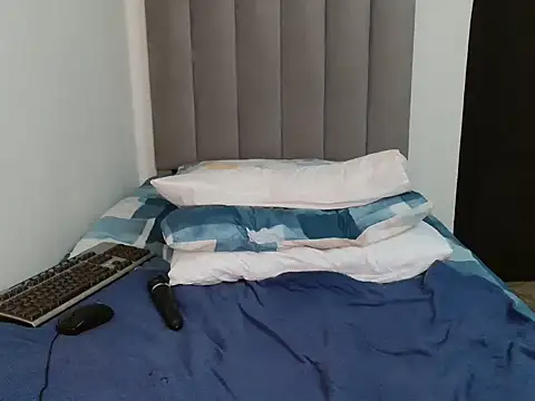 Sex bomb30 online show from 10-24-25, 01:40