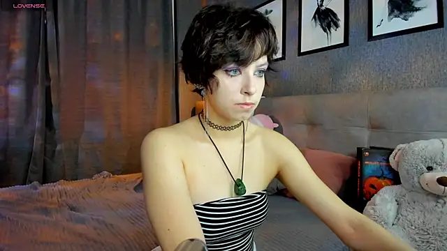 Sara Frayer online show from 10-28-25, 04:27