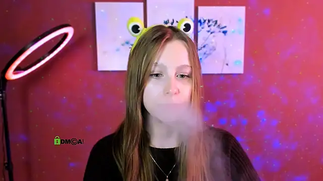 esme moore  online show from 10-08-25, 08:45