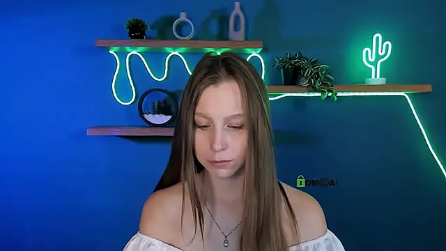 esme moore  online show from 10-09-25, 08:56