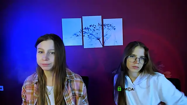 esme moore  online show from 10-20-25, 08:48