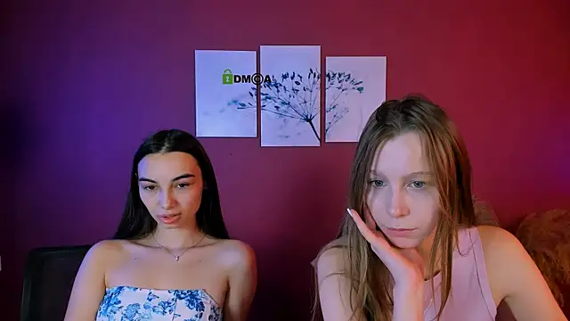 esme moore  online show from 10-28-25, 09:35