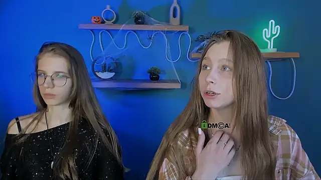 esme moore  online show from 10-29-25, 10:06