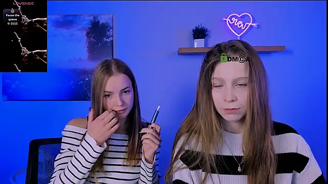 esme moore  online show from 11-07-25, 09:42