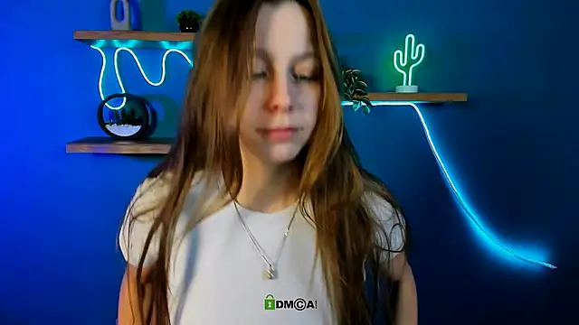 esme moore  online show from 11-11-25, 09:42