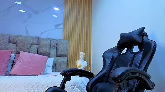 Snapshot of angel__kiss chatting on 10-30-25, 12:17 angel kiss online show from 10-30-25, 12:17