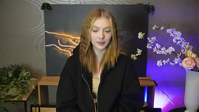 Snapshot of EstaGoetsch chatting on 10-21-25, 08:15 EstaGoetsch online show from 10-21-25, 08:15