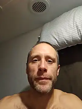 Snapshot of mcxxx87 chatting on 10-26-25, 08:31 mcxxx87 online show from 10-26-25, 08:31