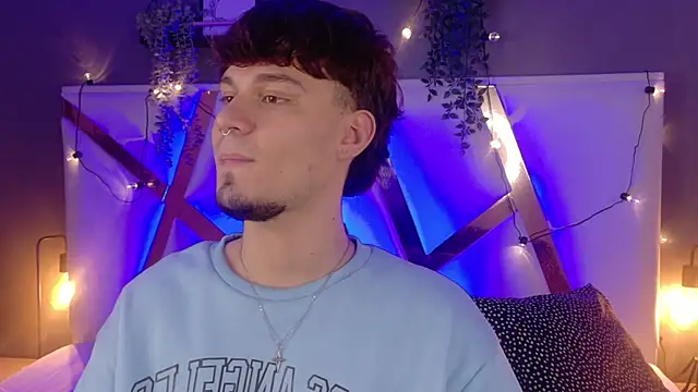 LiamThunder05  online show from 11-20-25, 03:07