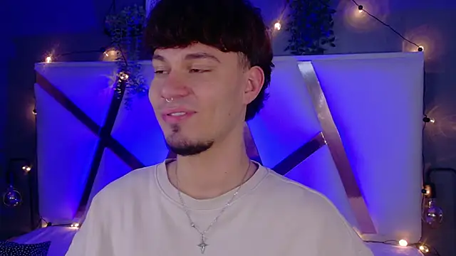 LiamThunder05  online show from 11-21-25, 03:05