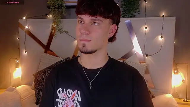 LiamThunder05  online show from 11-21-25, 08:07