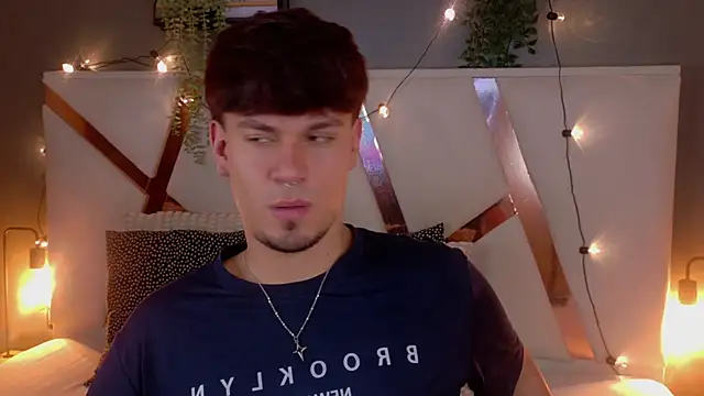 LiamThunder05  online show from 11-28-25, 02:58