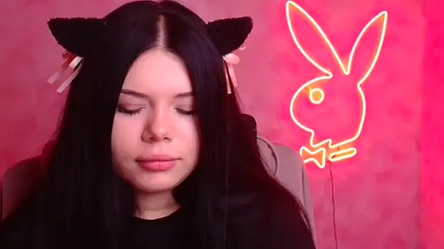 Mona Esty online show from 11-25-25, 06:46