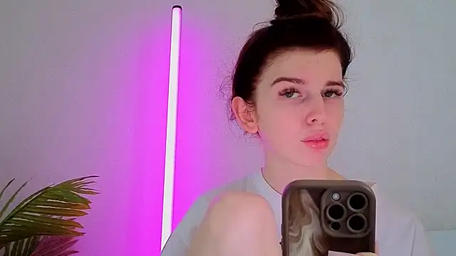 Snapshot of Victoria_Pass chatting on 10-13-25, 01:22 Victoria Pass online show from 10-13-25, 01:22