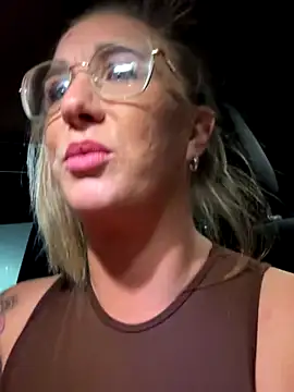 MimiMaee online show from 10-18-25, 07:14