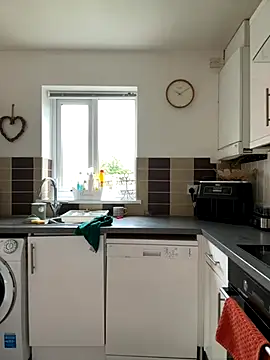 MimiMaee online show from 11-18-25, 10:09