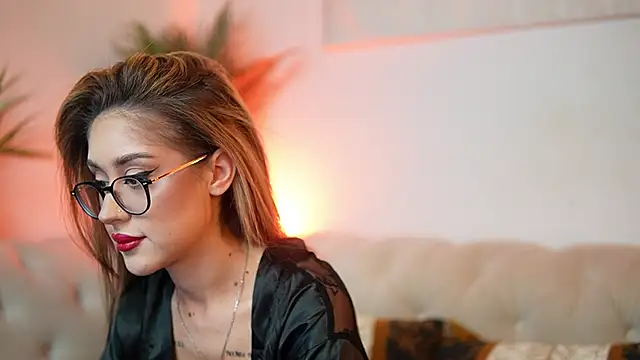 Snapshot of AileenKiss chatting on 10-19-25, 06:41 AileenKiss online show from 10-19-25, 06:41