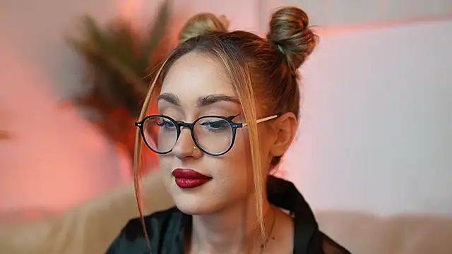 Snapshot of AileenKiss chatting on 10-26-25, 07:53 AileenKiss online show from 10-26-25, 07:53