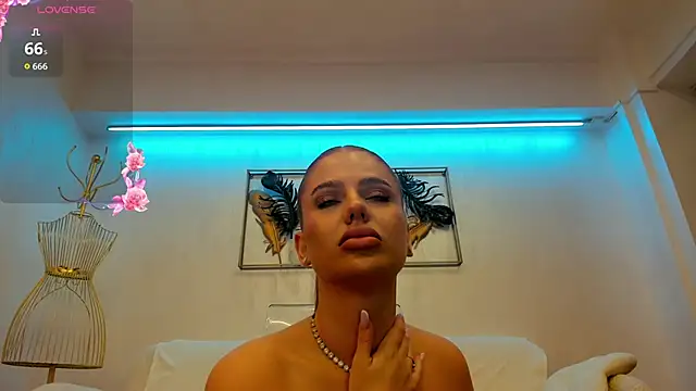 VikaFever online show from 10-26-25, 04:51