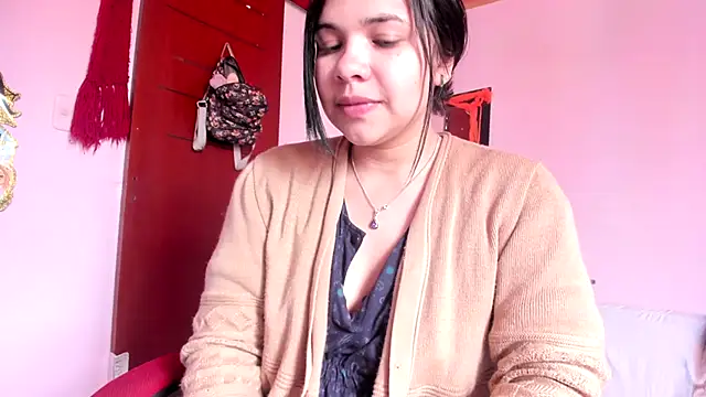 Snapshot of Elfa-Diamond chatting on 10-09-25, 02:37 Elfa-Diamond online show from 10-09-25, 02:37