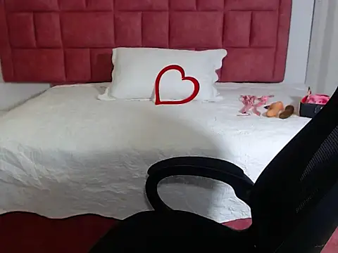 Snapshot of sweetsubmisaxox chatting on 10-20-25, 02:28 sweetsubmisaxox online show from 10-20-25, 02:28