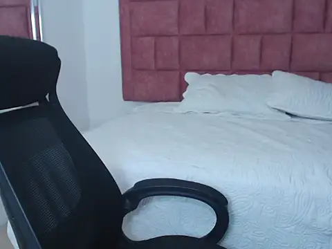 Snapshot of sweetsubmisaxox chatting on 11-29-25, 10:35 sweetsubmisaxox online show from 11-29-25, 10:35