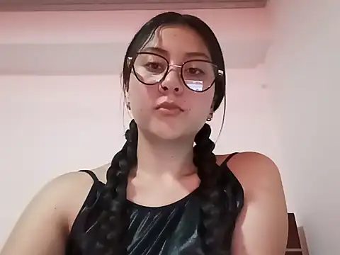 Snapshot of lil_mila chatting on 10-22-25, 08:30 lil mila online show from 10-22-25, 08:30