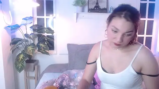 Viollet C online show from 10-23-25, 01:49