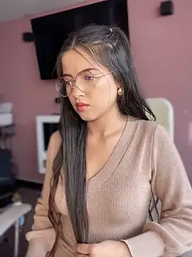 KyliePink  online show from 10-04-25, 11:41