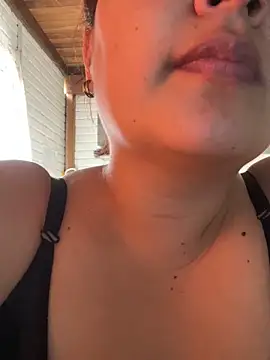 Snapshot of Cami_Moon1 chatting on 10-14-25, 04:08 Cami Moon1 online show from 10-14-25, 04:08