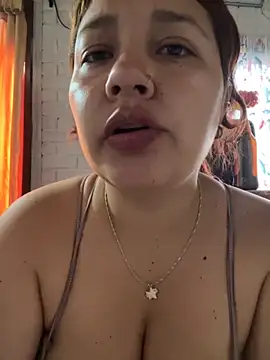 Snapshot of Cami_Moon1 chatting on 11-10-25, 01:43 Cami Moon1 online show from 11-10-25, 01:43