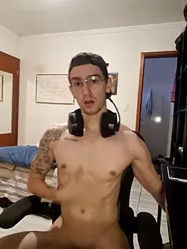 SweetGoodBoy22 online show from 11-08-25, 07:56