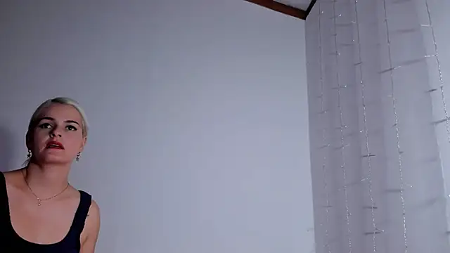 lili latina47 online show from 10-17-25, 08:33