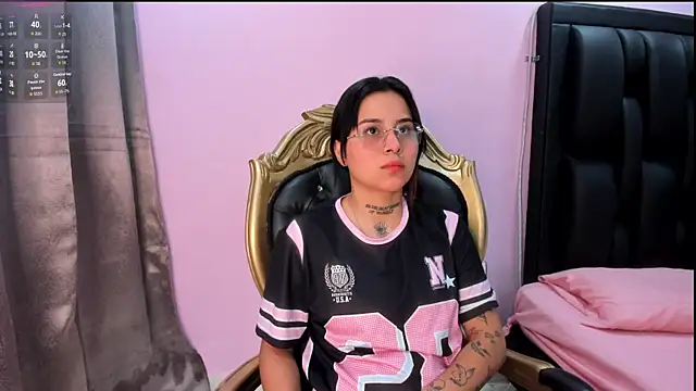 Nixielee  online show from 10-06-25, 12:46