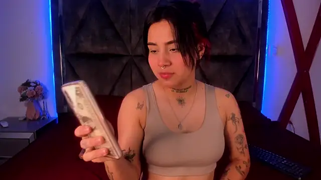 Nixielee  online show from 11-04-25, 06:07