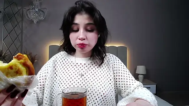 DianaMello online show from 11-17-25, 04:07