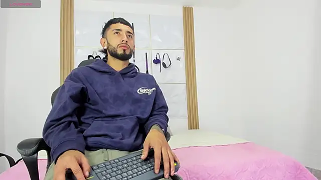 sofiandnick smith online show from 10-20-25, 05:30