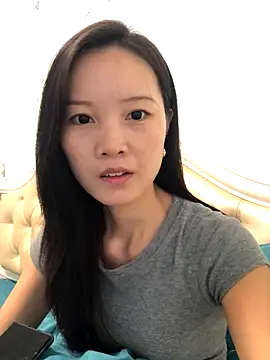 Snapshot of Mile-m chatting on 10-22-25, 02:12 Mile-m online show from 10-22-25, 02:12