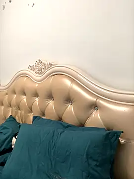 Snapshot of Mile-m chatting on 11-02-25, 02:25 Mile-m online show from 11-02-25, 02:25