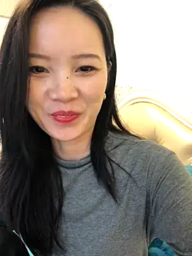 Snapshot of Mile-m chatting on 11-16-25, 08:42 Mile-m online show from 11-16-25, 08:42