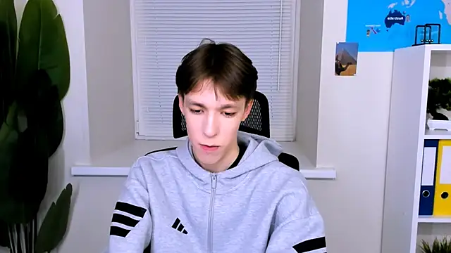 Snapshot of MarkBranston chatting on 10-23-25, 04:17 MarkBranston online show from 10-23-25, 04:17