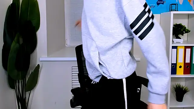 Snapshot of MarkBranston chatting on 10-25-25, 03:29 MarkBranston online show from 10-25-25, 03:29