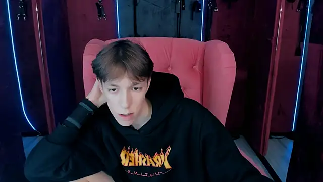 Snapshot of MarkBranston chatting on 11-07-25, 03:12 MarkBranston online show from 11-07-25, 03:12