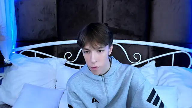 Snapshot of MarkBranston chatting on 11-16-25, 10:43 MarkBranston online show from 11-16-25, 10:43