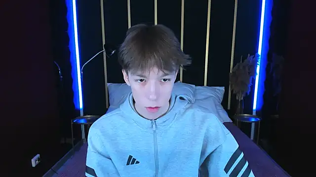 Snapshot of MarkBranston chatting on 11-19-25, 05:51 MarkBranston online show from 11-19-25, 05:51