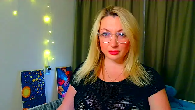 Snapshot of Mila5361 chatting on 10-17-25, 11:02 Mila5361 online show from 10-17-25, 11:02