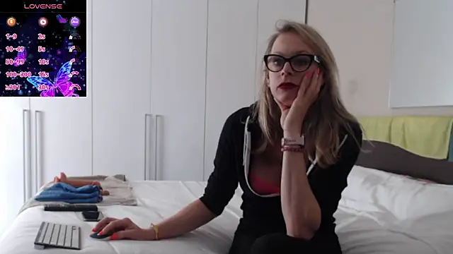 Spicypamy online show from 10-16-25, 01:45