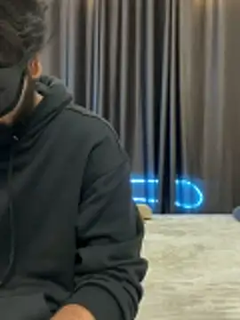 vickyandtania online show from 12-22-25, 05:10